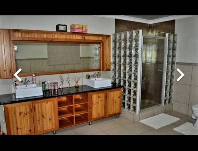 4 BEDROOM HOUSE FOR SALE IN UMZIMHLE